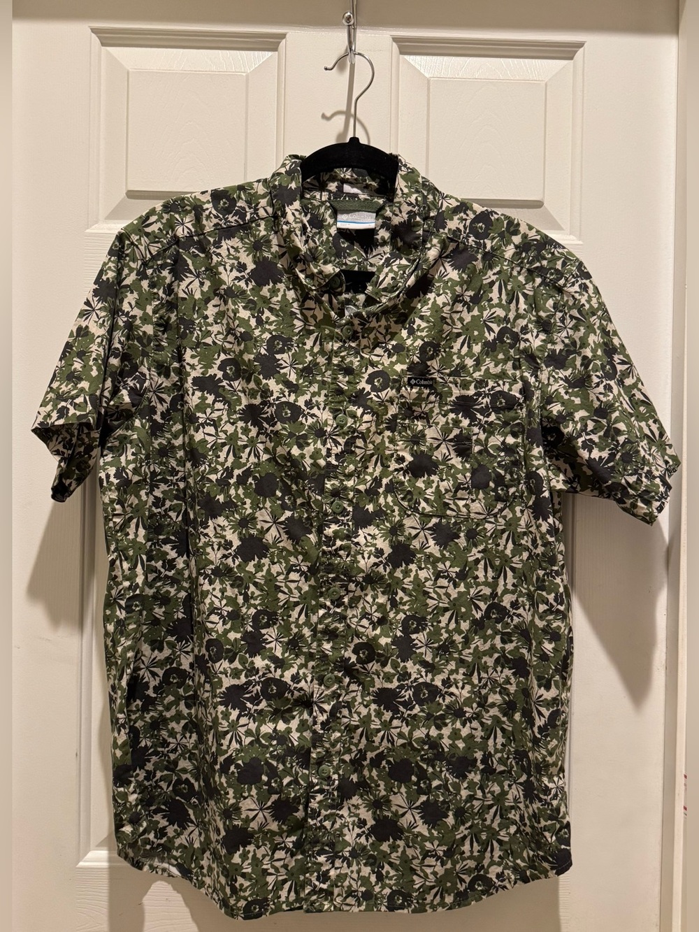 Columbia Floral Short-Sleeve Button-Up Shirt Size Large